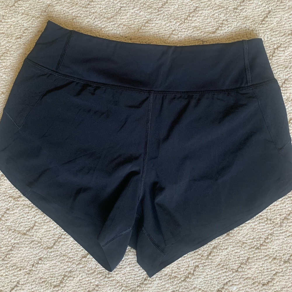 Athleta “Run with it” short 3.5” Size XS